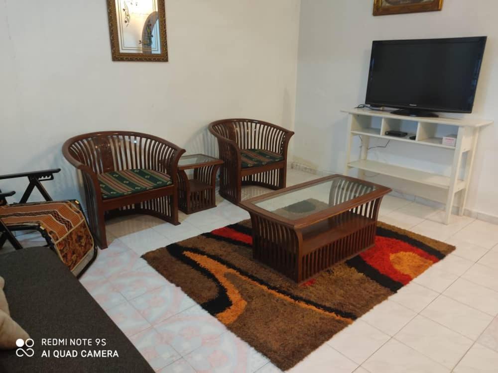 R&R Homestay Simpang Renggam Esterno foto