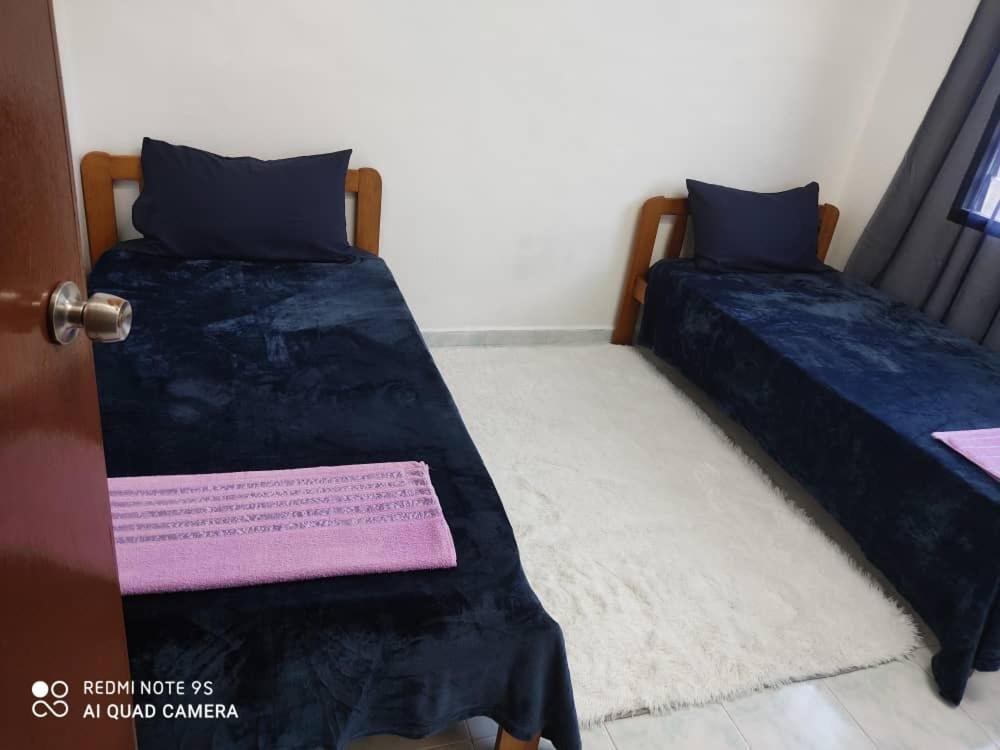 R&R Homestay Simpang Renggam Esterno foto