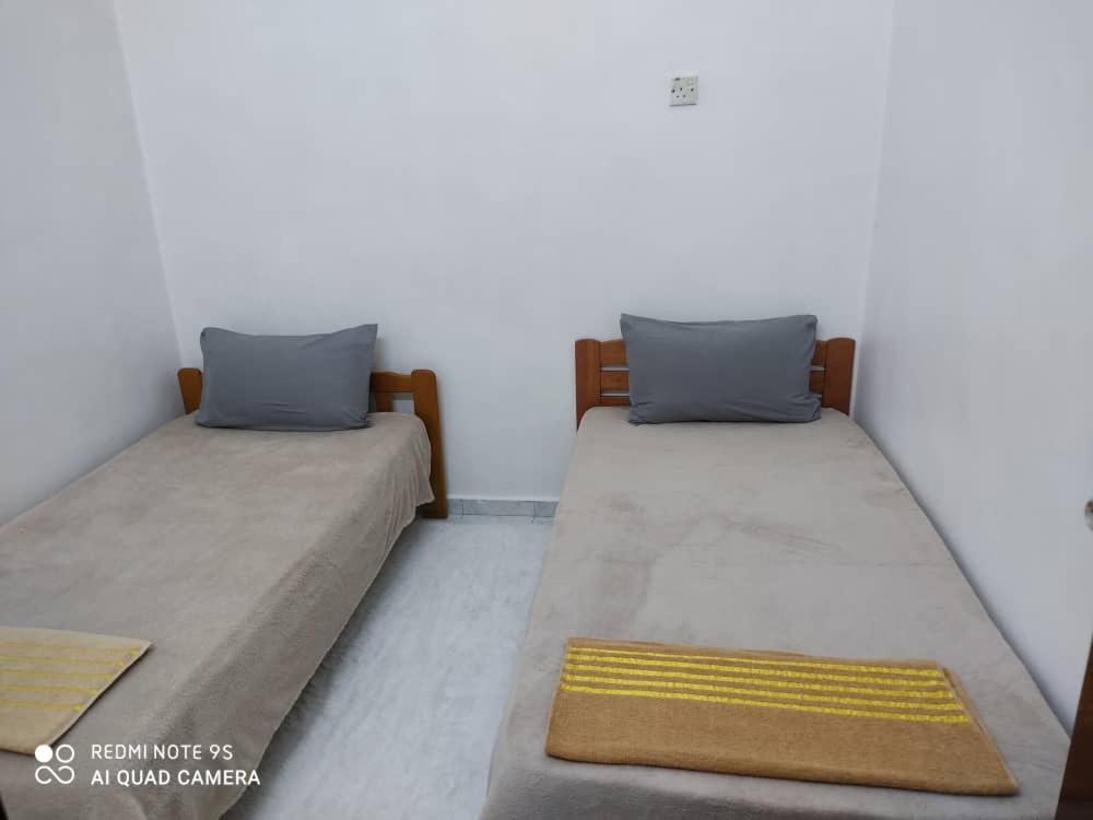R&R Homestay Simpang Renggam Esterno foto